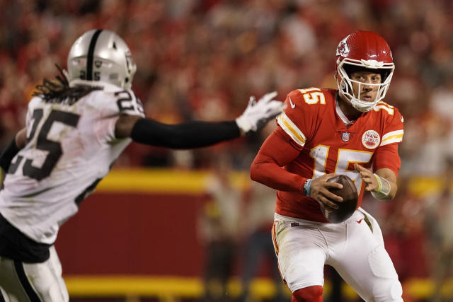 Tanto los Kansas City Chiefs como Las Vegas Raiders sufren deficiencias defensivas